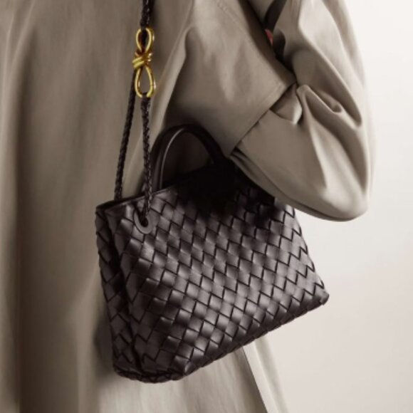 ♣️♣️♣️ LOVE MOSCHINO Embossed Shoulder Bag ♣️♣️♣️ - Picture 13 of 14